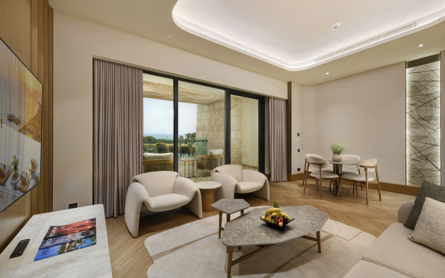 Regnum The Crown Resort