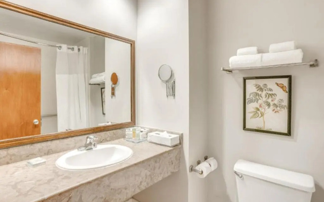 Fort George Hotel and Spa Resort
