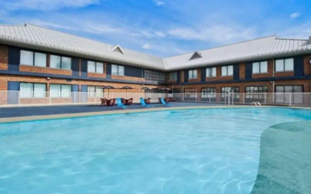 Travelodge Hotel by Wyndham Montreal Airport