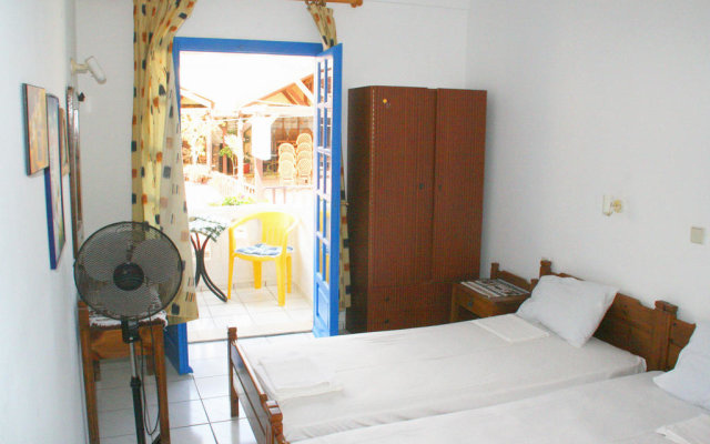 Standard big Room Apartment in Blue Aegean With Shared Pool, Kitchen and Ac