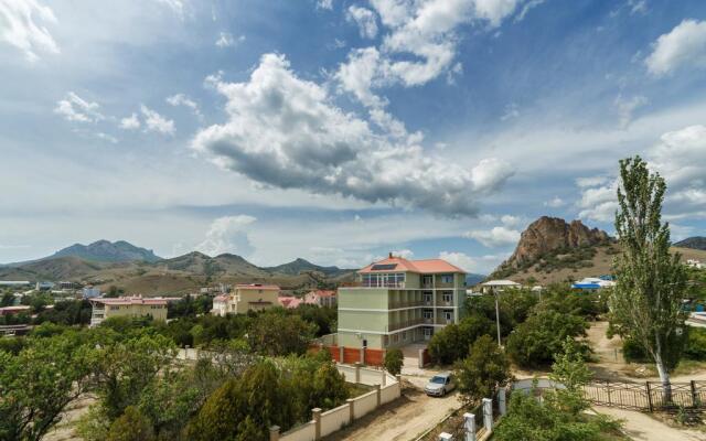 Iskander Hotel