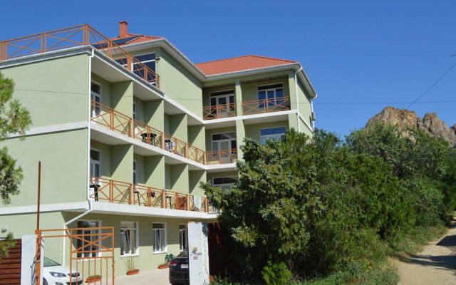 Iskander Hotel