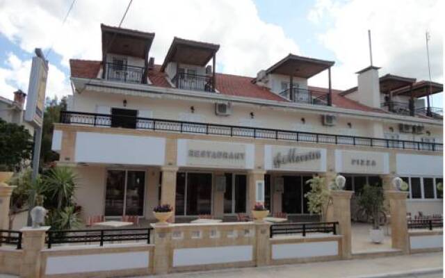 Montes Studios & Apartments