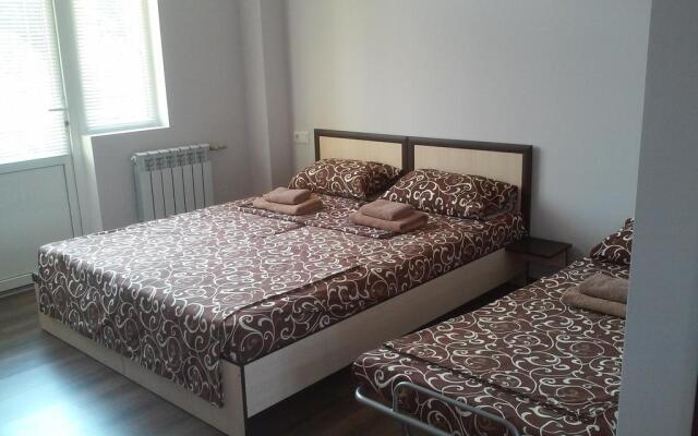 Iskander Hotel