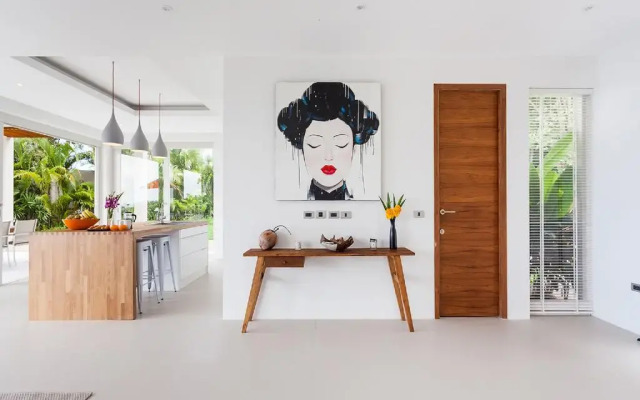 Bay Villa Geisha Girl