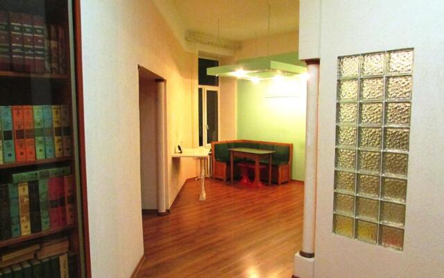 Apt Oktyabrskiy Prospekt D. 12