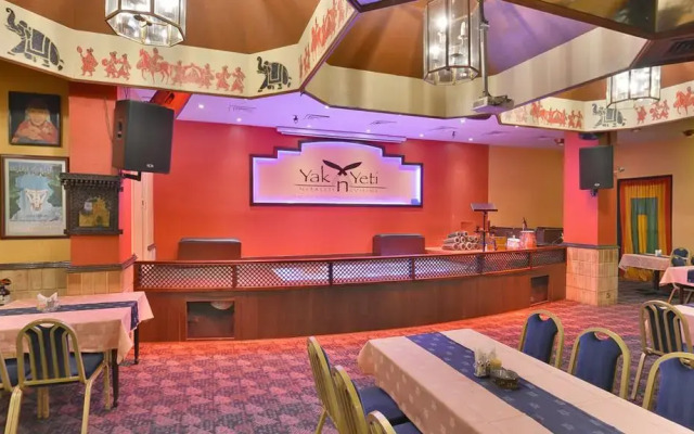 Grand Astoria Hotel