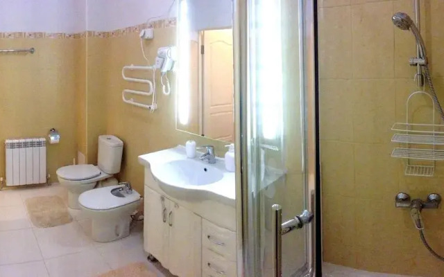 Myis Tolstyij Guest House