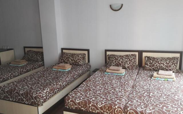 Iskander Hotel