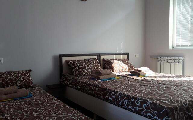 Iskander Hotel