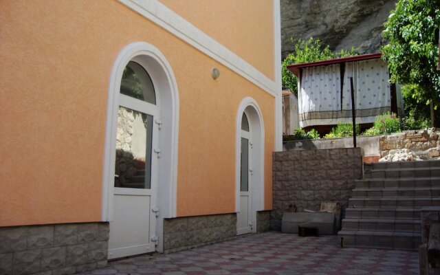 Esfane Guest House