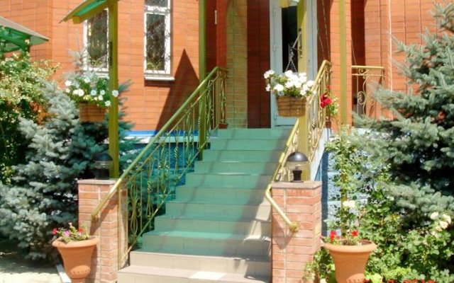Molodezhnaya Guest House
