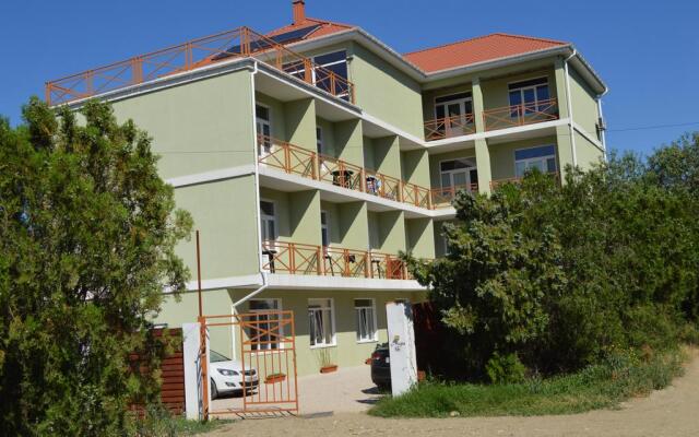Iskander Hotel