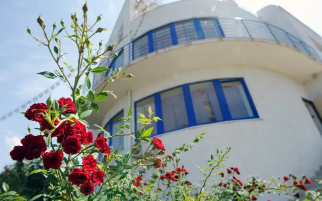 Myis Tolstyij Guest House