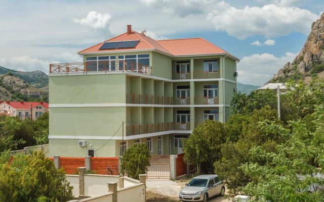 Iskander Hotel