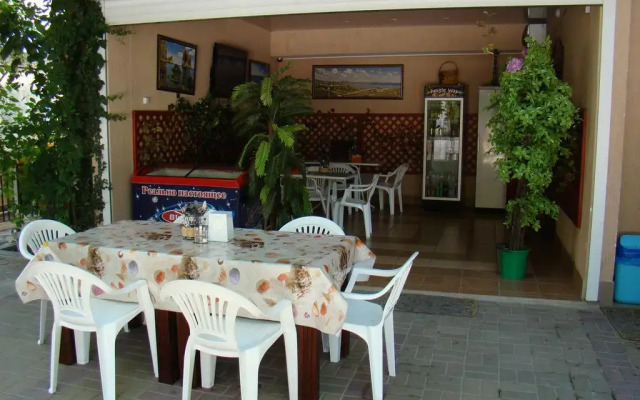 Elling Oazis Guest House