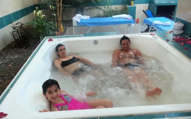 Women's Wellness Hostel y Spa