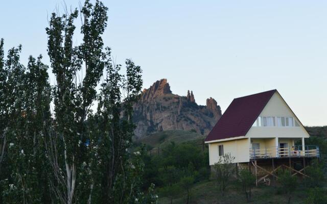 Iskander Hotel