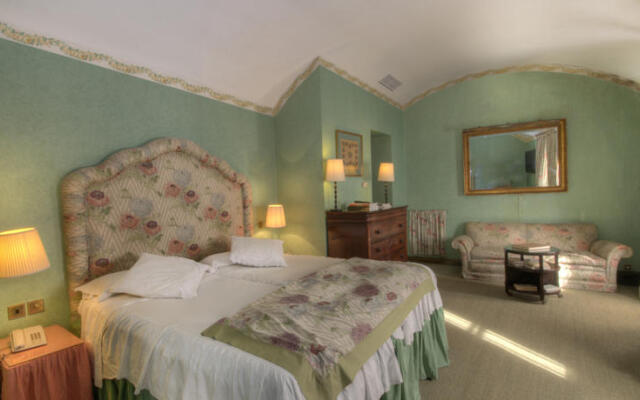 Casa Palacio De Carmona Hotel