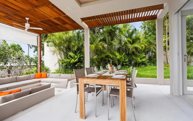 Bay Villa Geisha Girl