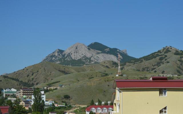 Iskander Hotel