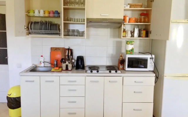 Myis Tolstyij Guest House