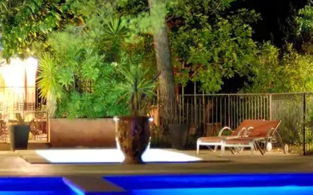 Hotel Les Mazets Des Roches