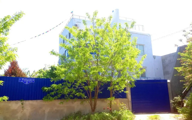 Myis Tolstyij Guest House