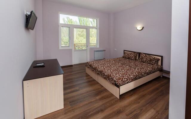 Iskander Hotel