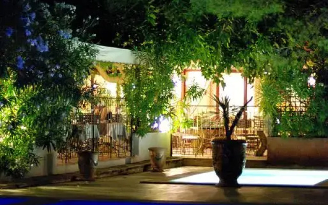 Hotel Les Mazets Des Roches