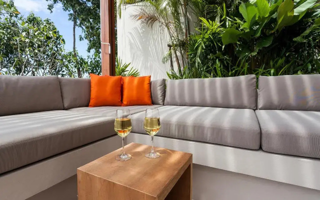 Bay Villa Geisha Girl