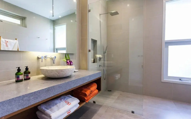 Bay Villa Geisha Girl