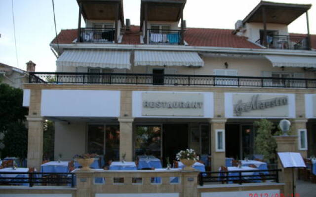 Montes Studios & Apartments