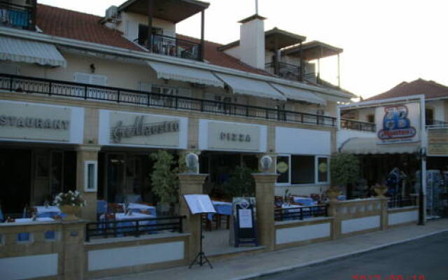 Montes Studios & Apartments