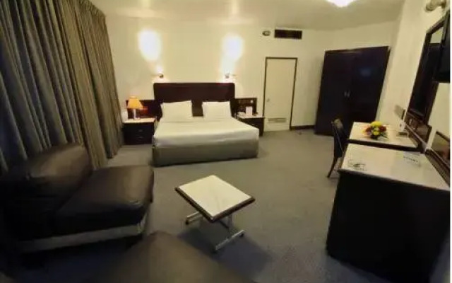 Grand Astoria Hotel