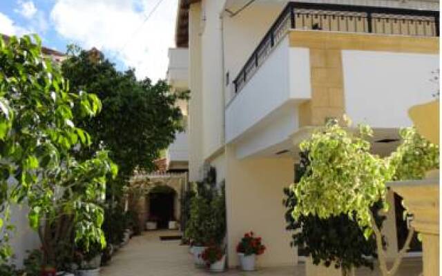 Montes Studios & Apartments