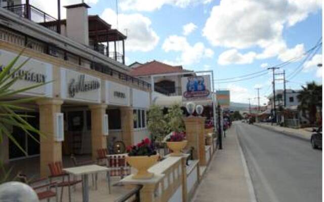 Montes Studios & Apartments