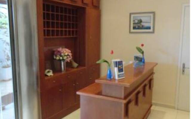 Montes Studios & Apartments