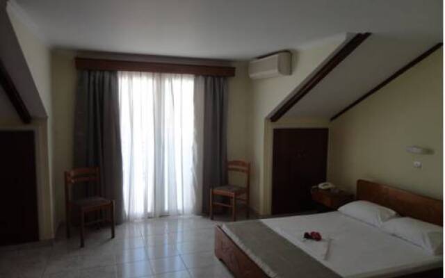 Montes Studios & Apartments