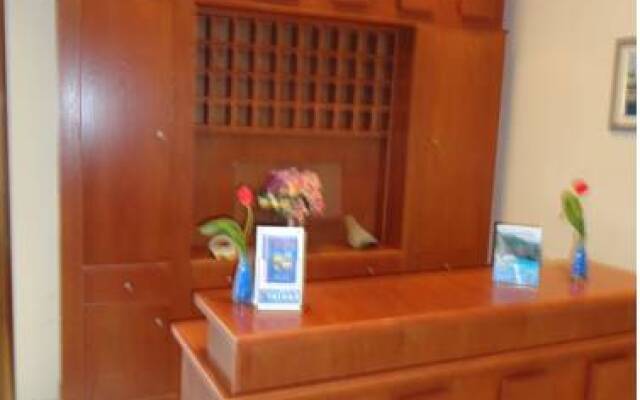 Montes Studios & Apartments