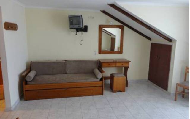 Montes Studios & Apartments