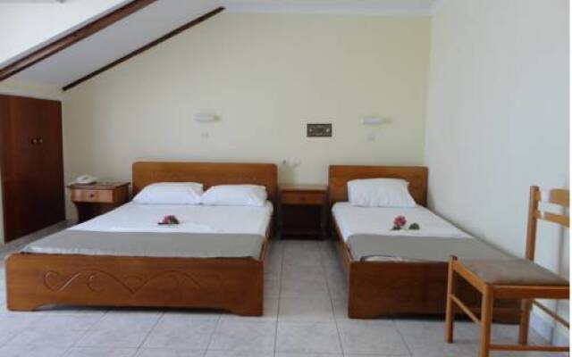 Montes Studios & Apartments