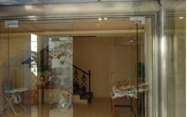 Montes Studios & Apartments