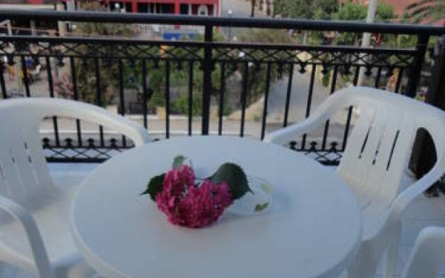 Montes Studios & Apartments
