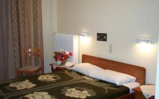 Montes Studios & Apartments
