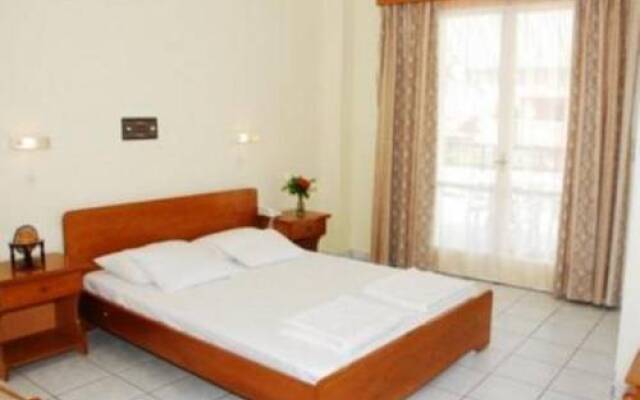 Montes Studios & Apartments