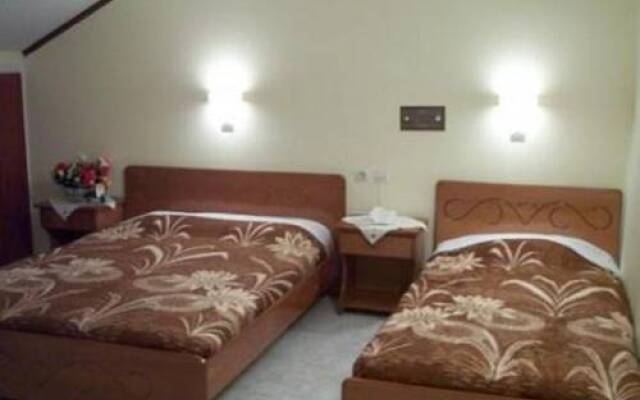 Montes Studios & Apartments