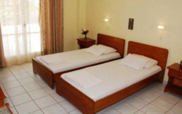 Montes Studios & Apartments