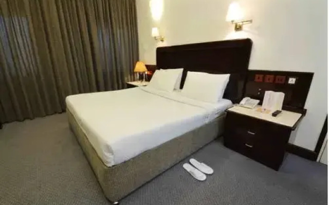 Grand Astoria Hotel