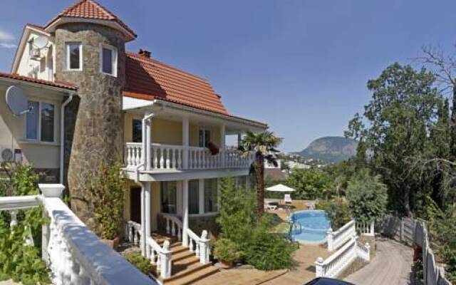 Snegiri Guest House